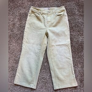Chico’s Woman’s Platinum Quartz Capri Jeans Pale Green Size 0